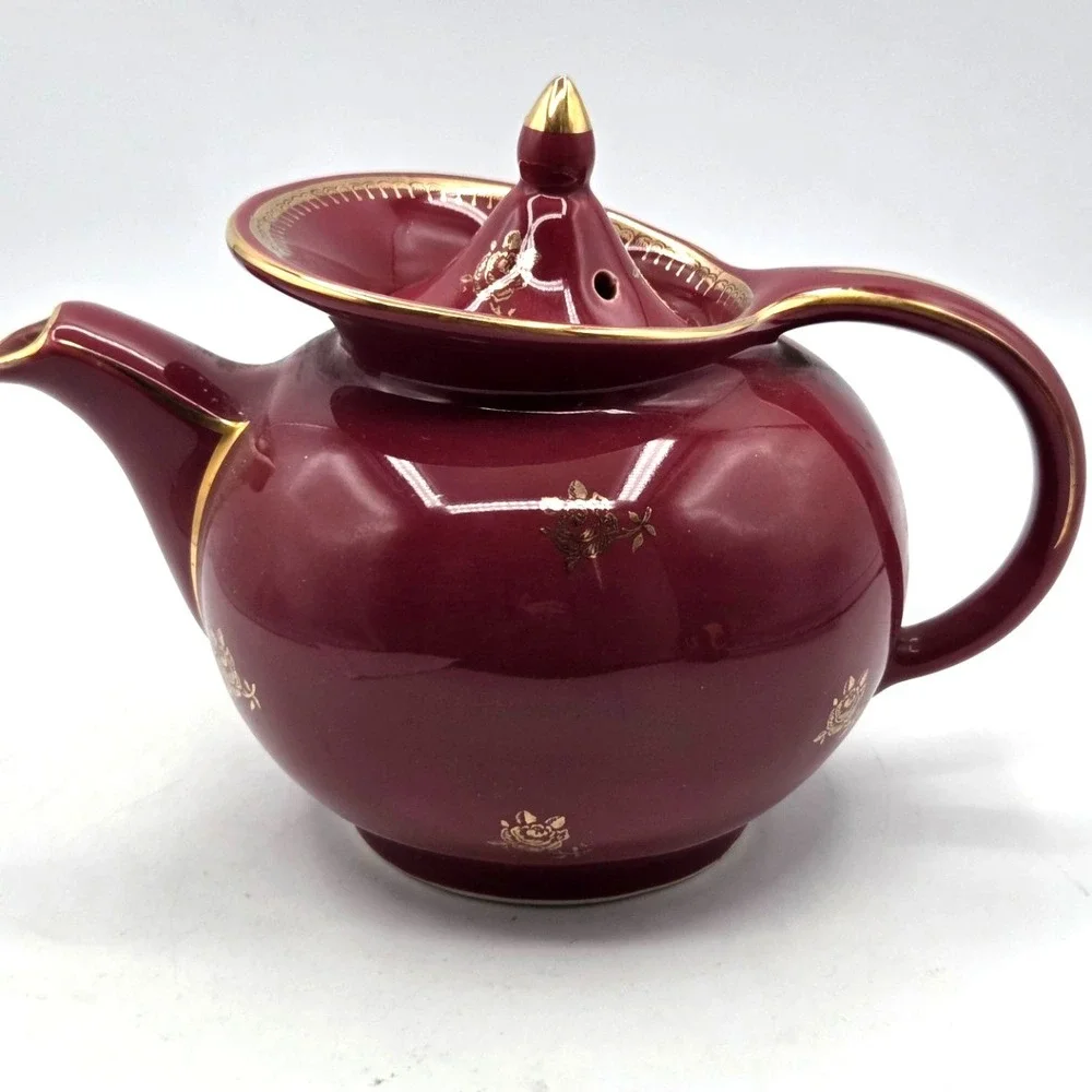 Hall Teapot #0693 Windshield Pattern 6 cup Crimson Red with Gold Roses and‎ Trim